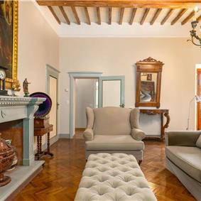 8 Bedroom Villa with Pool near Certaldo, Tuscany, Sleeps 14 - 15